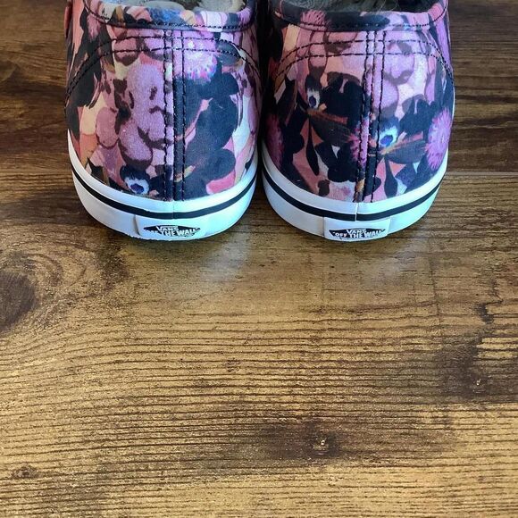 Vans Floral Print Sneakers - Stylish and Comfy - Picture 4 of 6